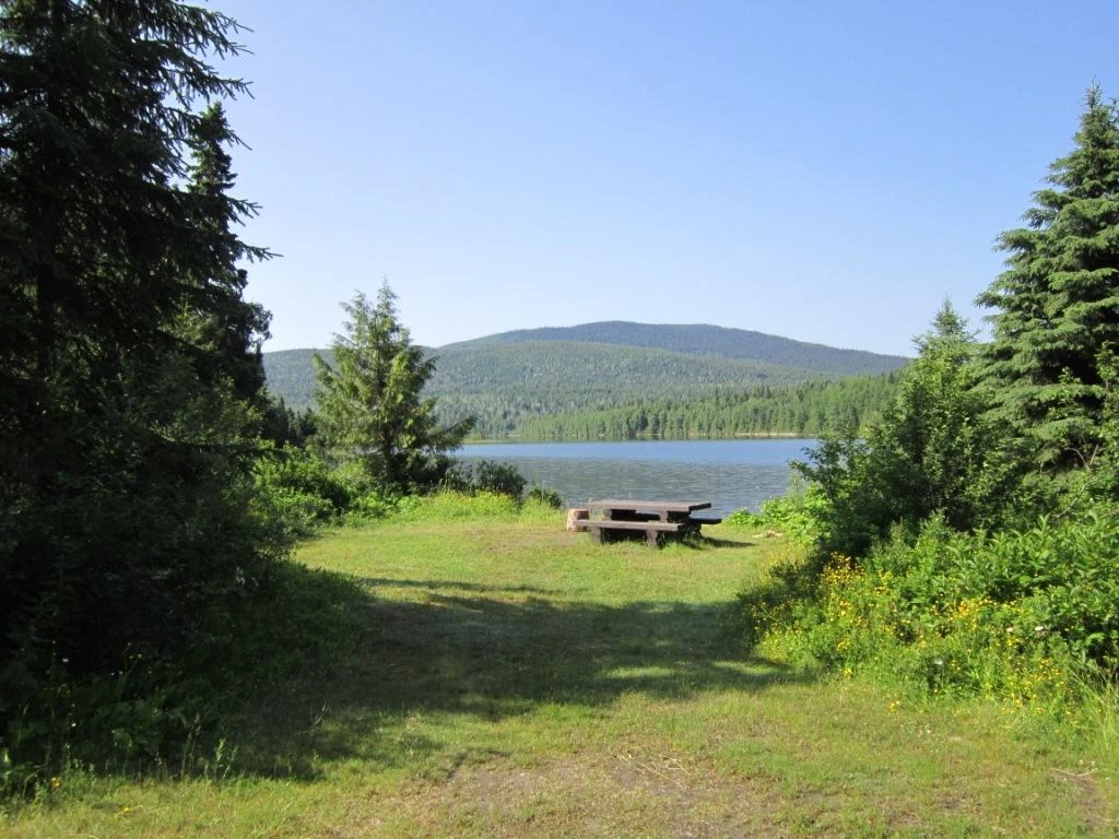 Photo: Recreation Sites and Trails BC. © Province of British Columbia, licensed under the Open Government Licence – British Columbia. Crooked Lake North
