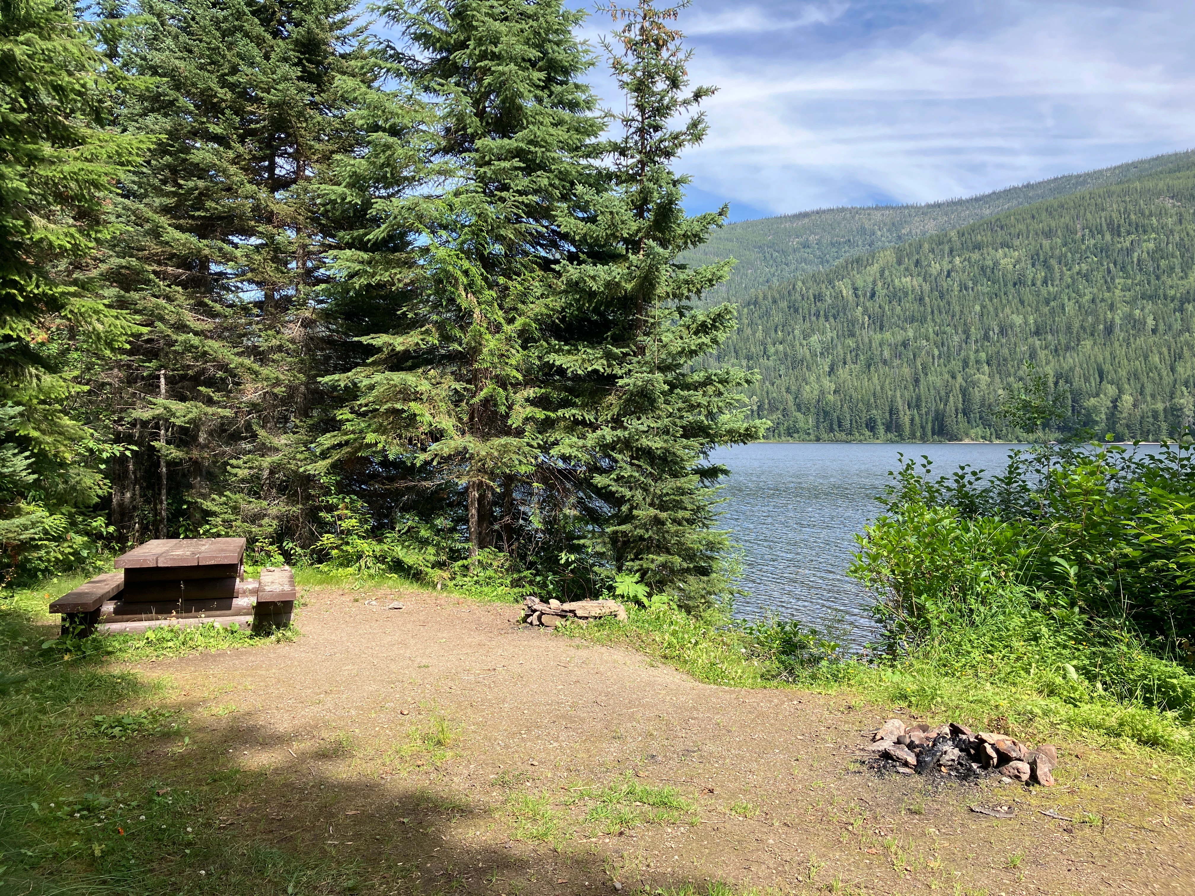 Photo: Recreation Sites and Trails BC. © Province of British Columbia, licensed under the Open Government Licence – British Columbia. Spanish Lake