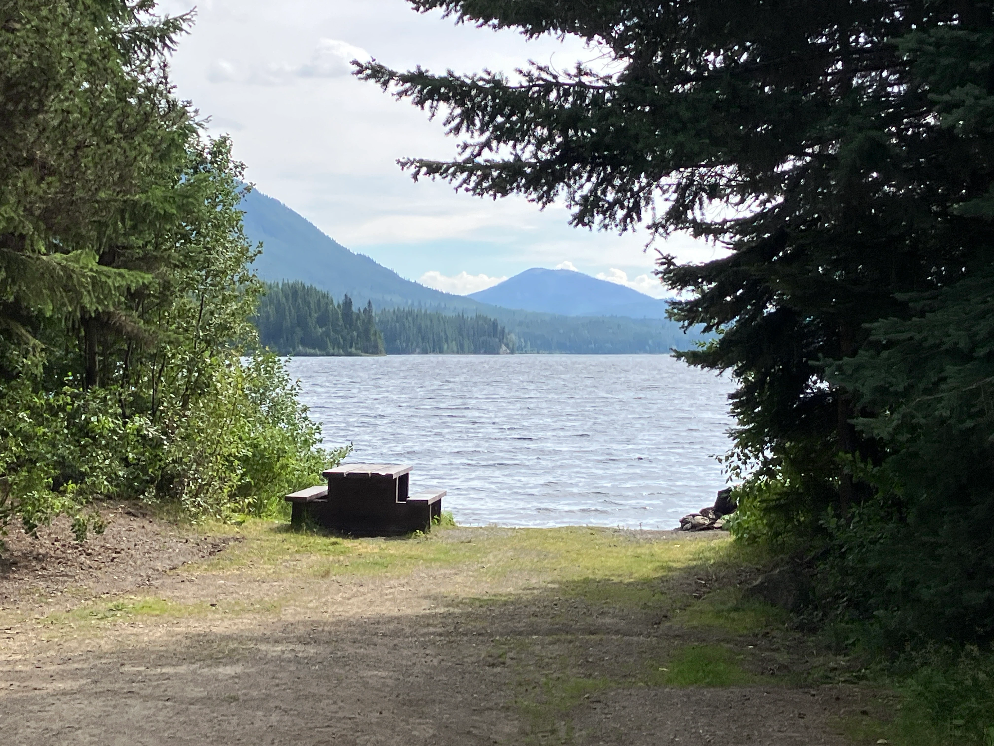 Photo: Recreation Sites and Trails BC. © Province of British Columbia, licensed under the Open Government Licence – British Columbia. Spanish Lake, photo 4
