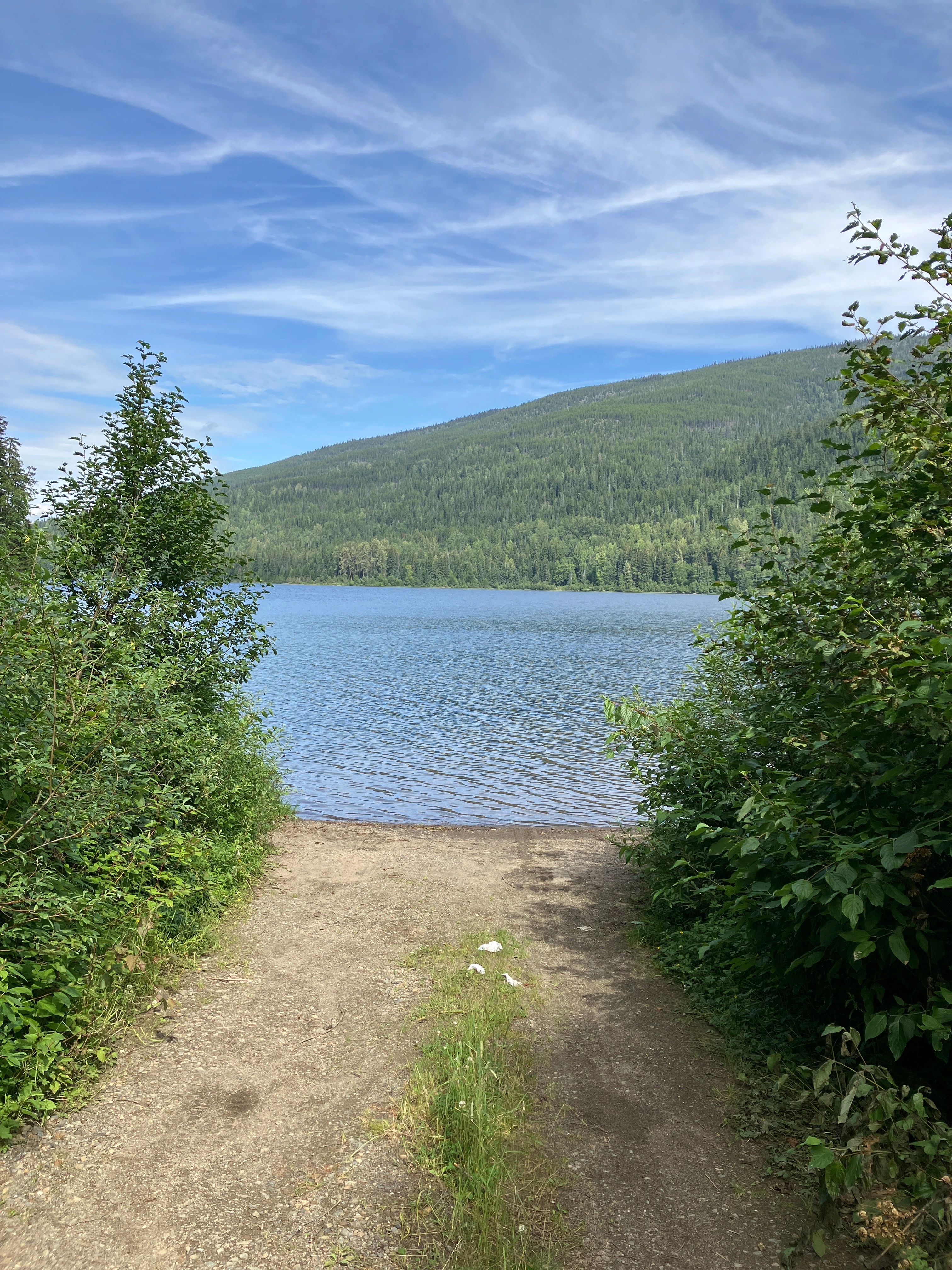 Photo: Recreation Sites and Trails BC. © Province of British Columbia, licensed under the Open Government Licence – British Columbia. Spanish Lake, photo 3