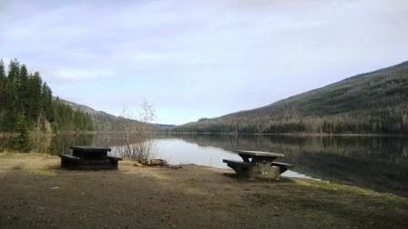 Photo: Recreation Sites and Trails BC. © Province of British Columbia, licensed under the Open Government Licence – British Columbia. Spanish Lake, photo 9