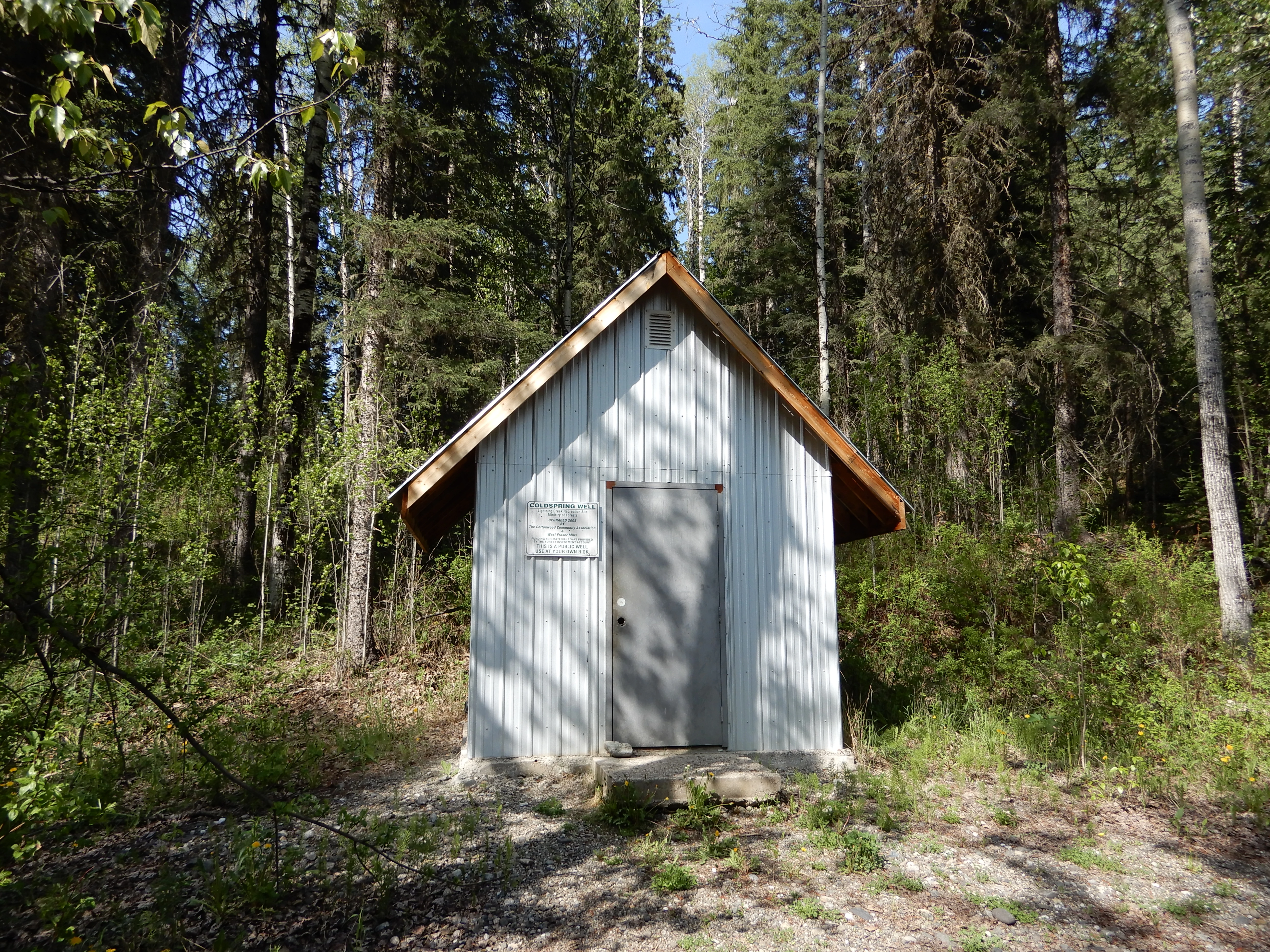 Photo: Recreation Sites and Trails BC. © Province of British Columbia, licensed under the Open Government Licence – British Columbia. Lightning Creek, photo 10