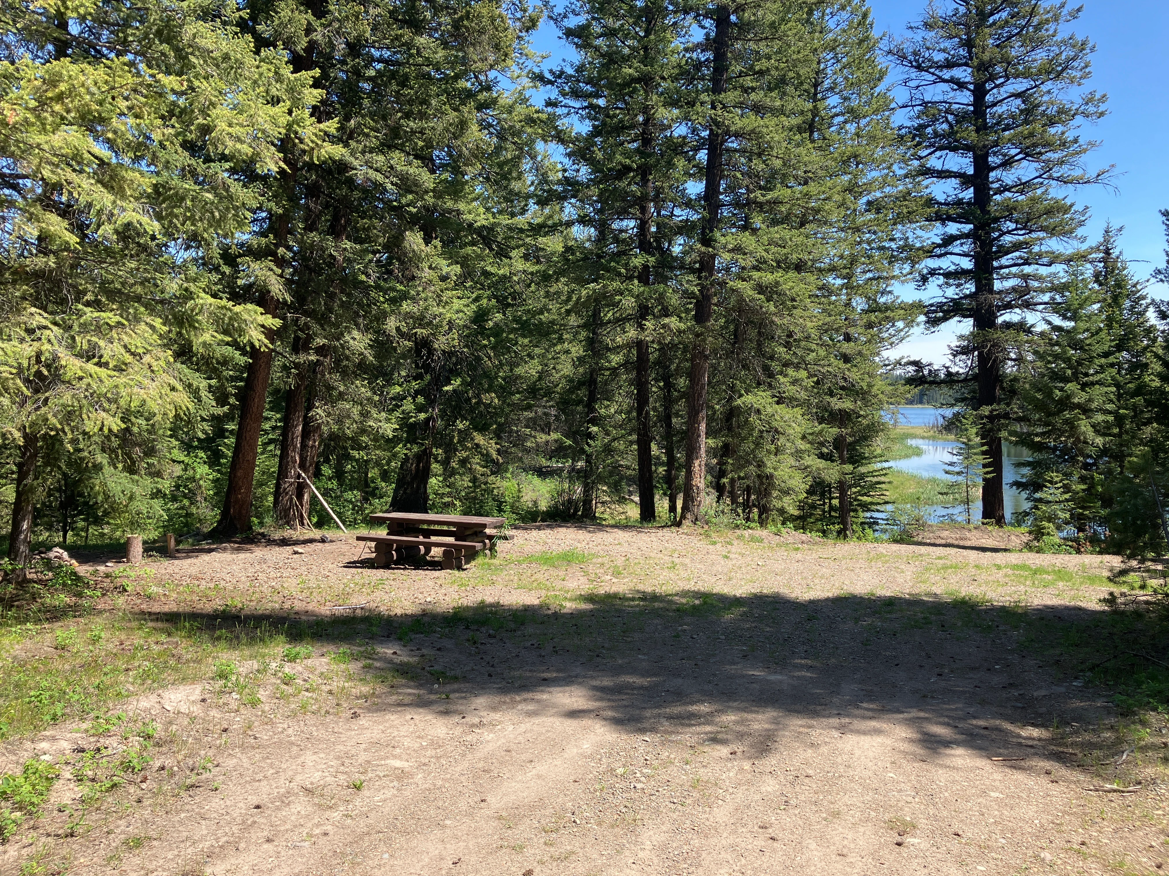 Photo: Recreation Sites and Trails BC. © Province of British Columbia, licensed under the Open Government Licence – British Columbia. Twan Lake, photo 5