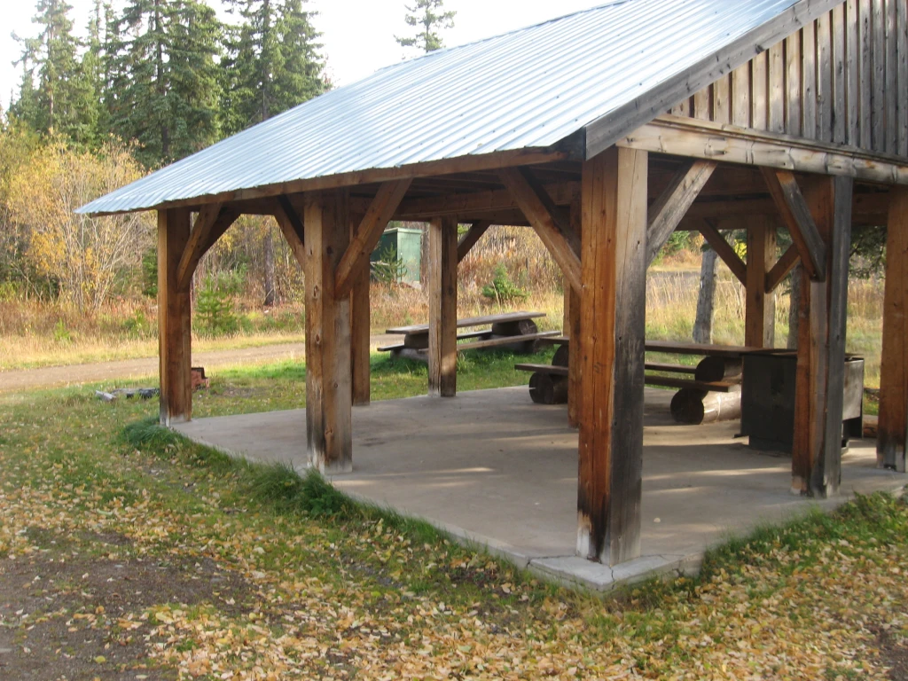 Photo: Recreation Sites and Trails BC. © Province of British Columbia, licensed under the Open Government Licence – British Columbia. Silverthorne Lake, photo 3