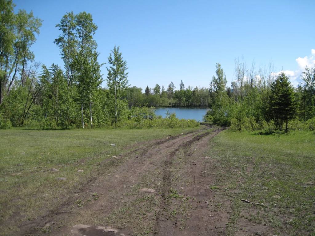 Photo: Recreation Sites and Trails BC. © Province of British Columbia, licensed under the Open Government Licence – British Columbia. Mcintyre Lake, photo 5
