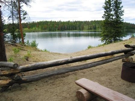 Photo: Recreation Sites and Trails BC. © Province of British Columbia, licensed under the Open Government Licence – British Columbia. ALEXIS LAKE / Tigulhdzin