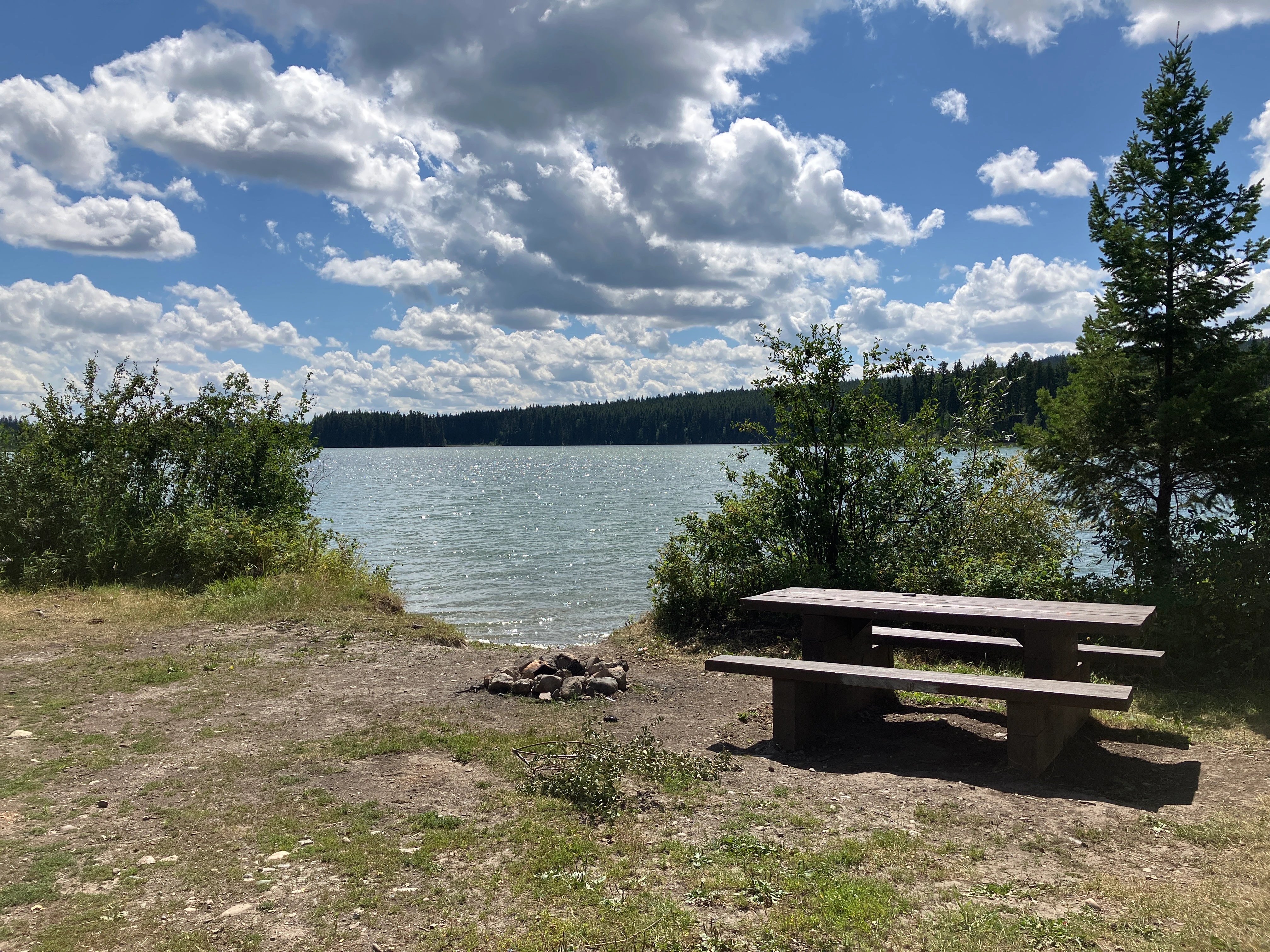 Photo: Recreation Sites and Trails BC. © Province of British Columbia, licensed under the Open Government Licence – British Columbia. Howes Lake, photo 3