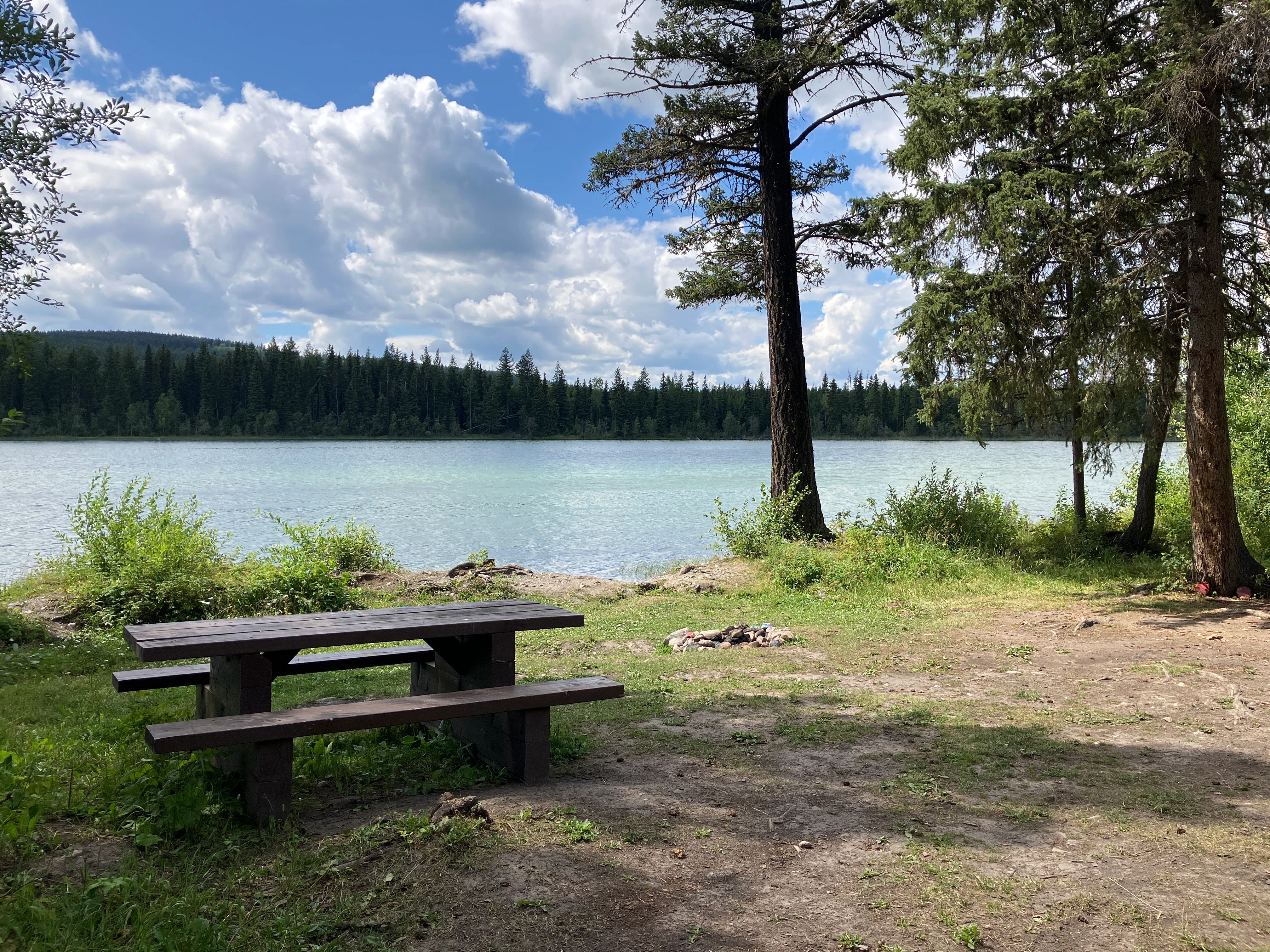 Photo: Recreation Sites and Trails BC. © Province of British Columbia, licensed under the Open Government Licence – British Columbia. Howes Lake, photo 5