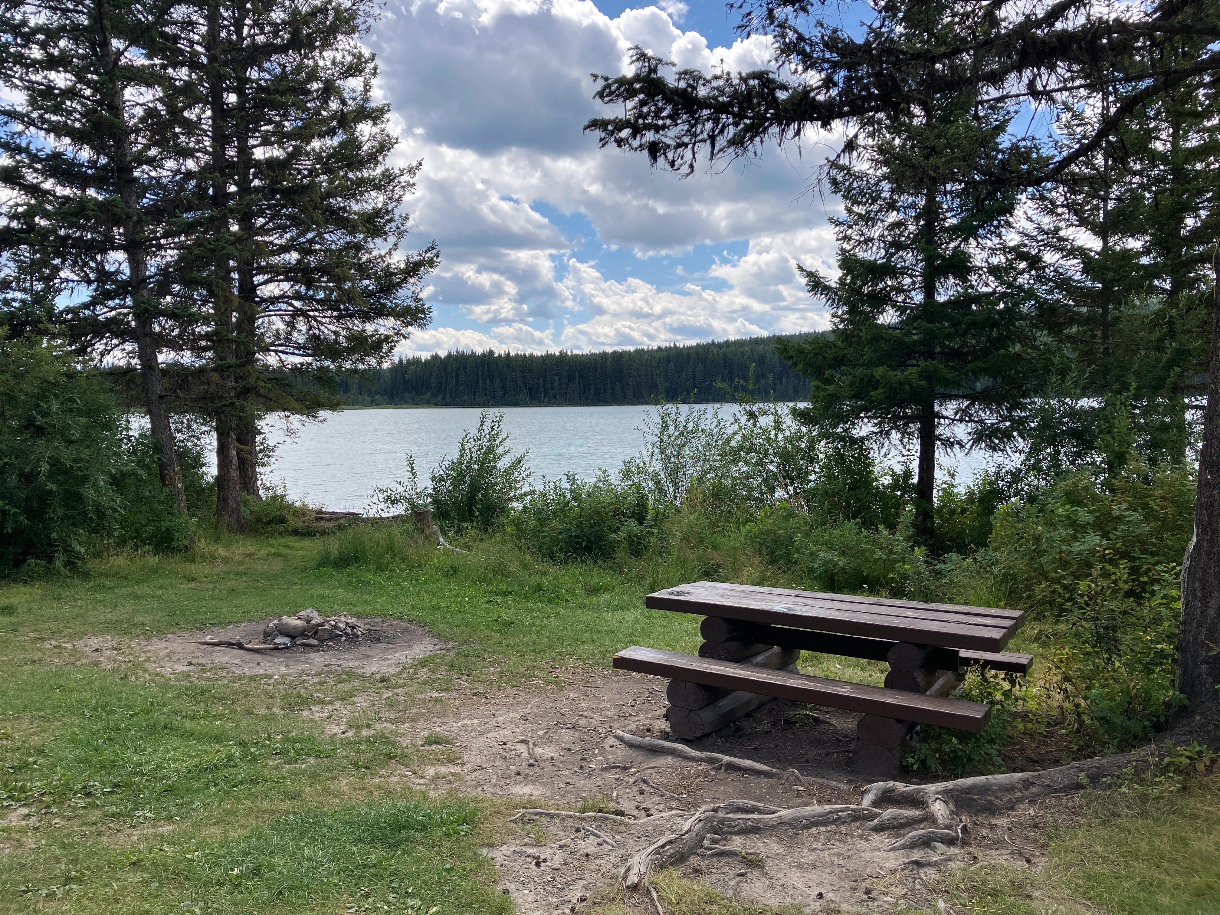 Photo: Recreation Sites and Trails BC. © Province of British Columbia, licensed under the Open Government Licence – British Columbia. Howes Lake, photo 6