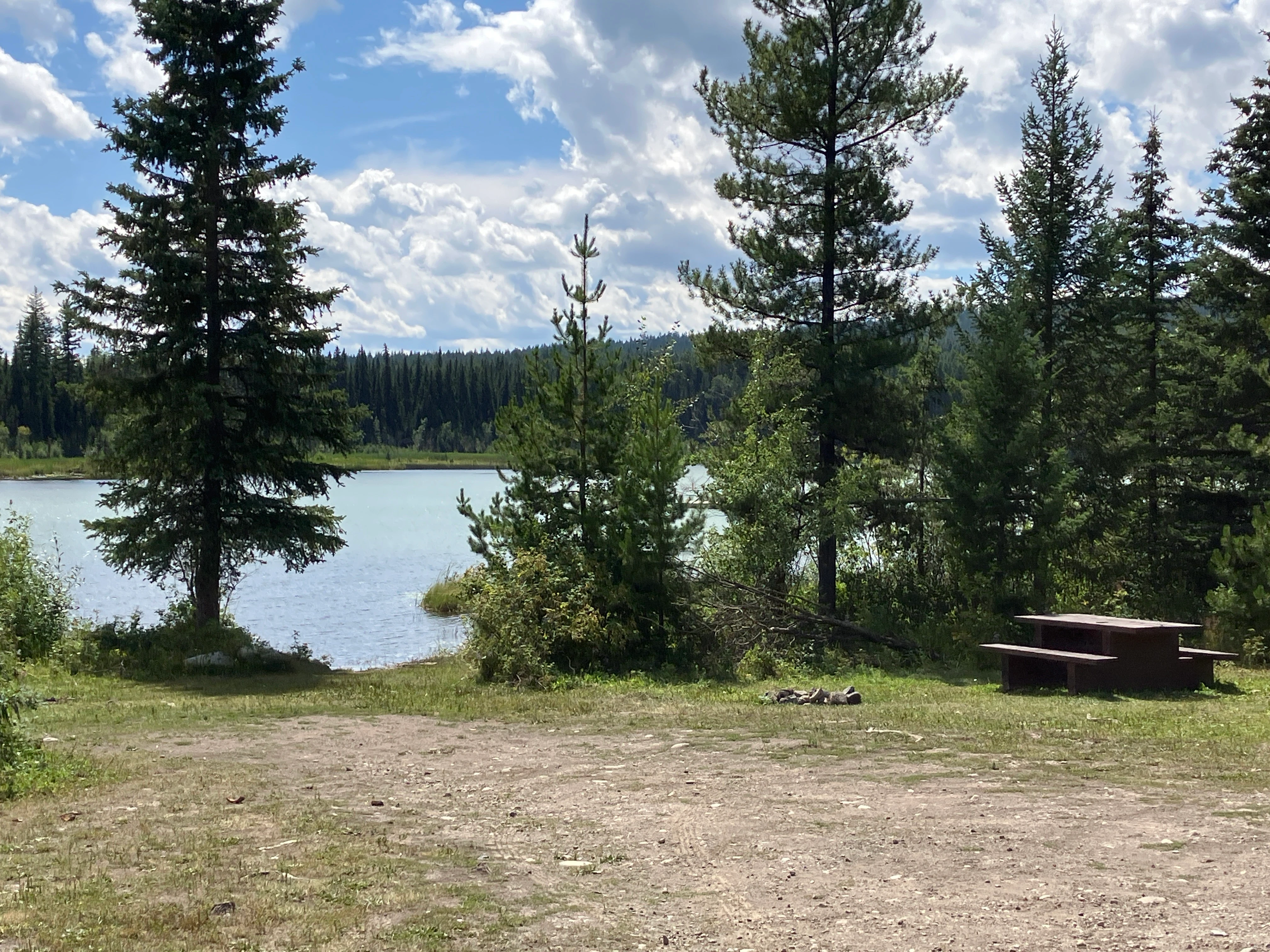 Photo: Recreation Sites and Trails BC. © Province of British Columbia, licensed under the Open Government Licence – British Columbia. Howes Lake, photo 8