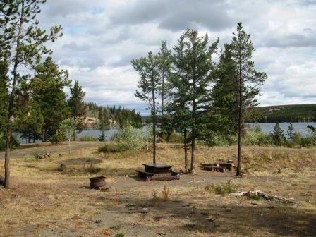 Photo: Recreation Sites and Trails BC. © Province of British Columbia, licensed under the Open Government Licence – British Columbia. TSUNIAH LAKE BAY, photo 2