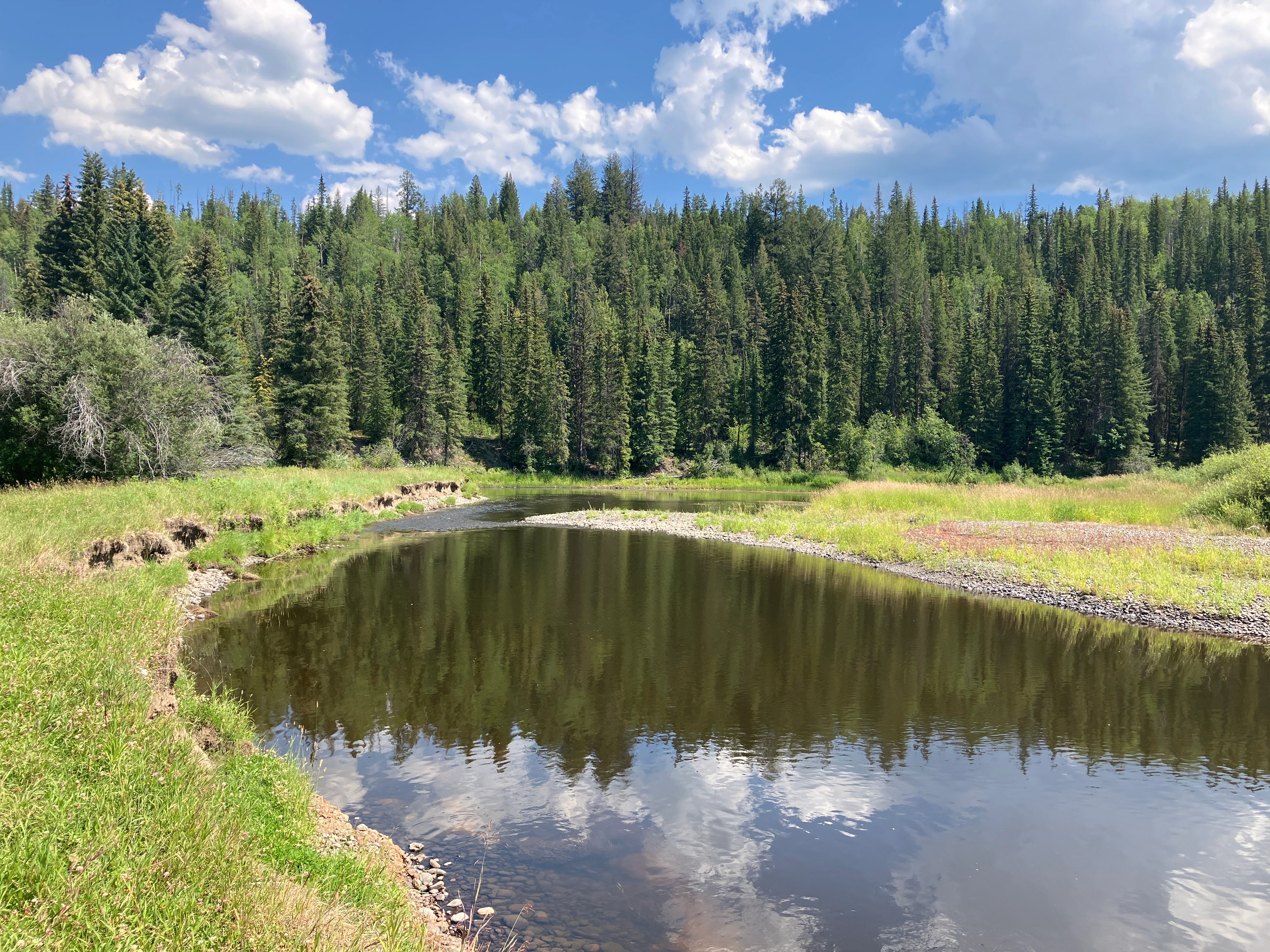 Photo: Recreation Sites and Trails BC. © Province of British Columbia, licensed under the Open Government Licence – British Columbia. Snaking River, photo 2