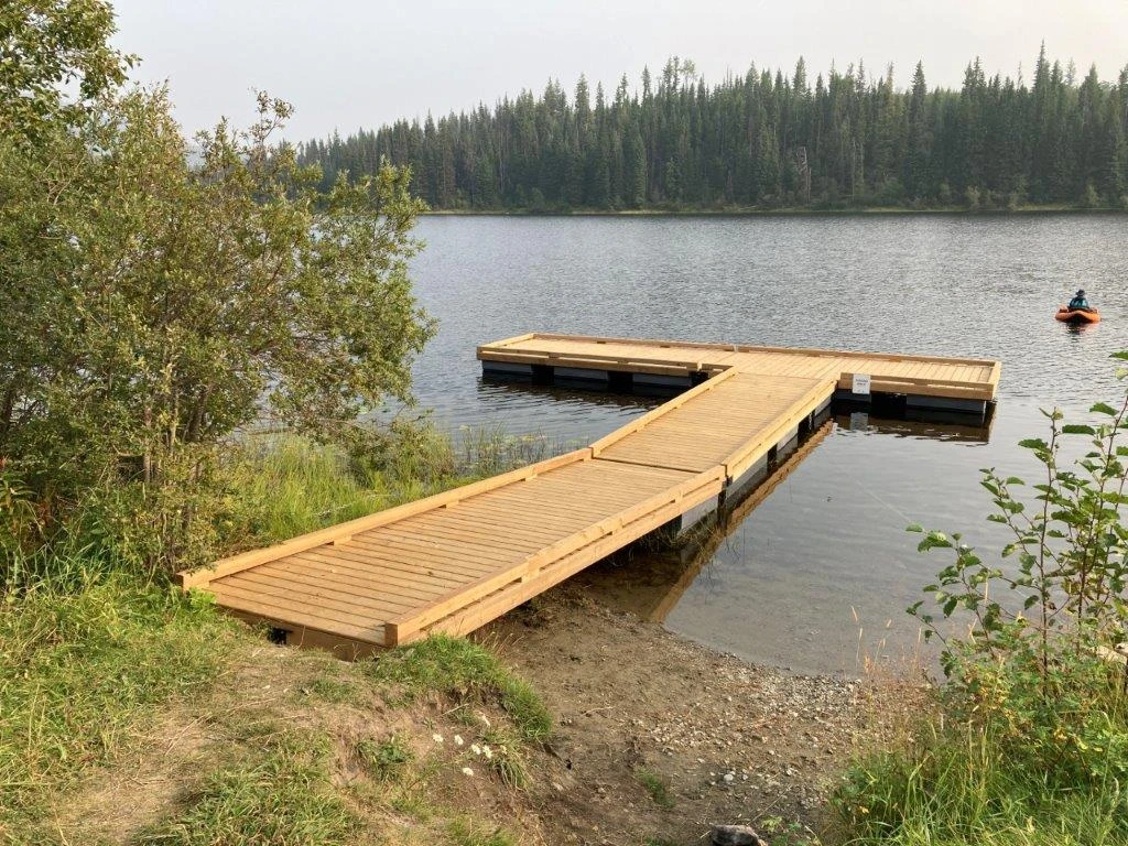 Photo: Recreation Sites and Trails BC. © Province of British Columbia, licensed under the Open Government Licence – British Columbia. Phinetta Lake