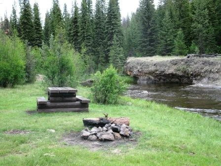 Photo: Recreation Sites and Trails BC. © Province of British Columbia, licensed under the Open Government Licence – British Columbia. Bonaparte River Bridge