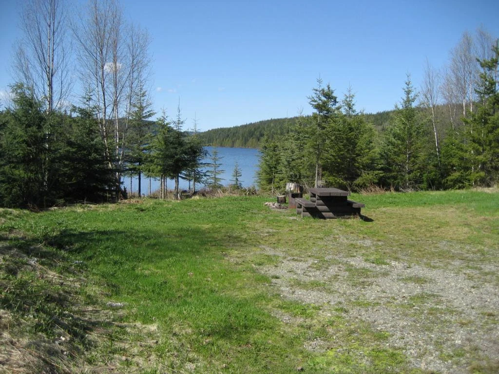 Photo: Recreation Sites and Trails BC. © Province of British Columbia, licensed under the Open Government Licence – British Columbia. Hen Ingram Lake, photo 3