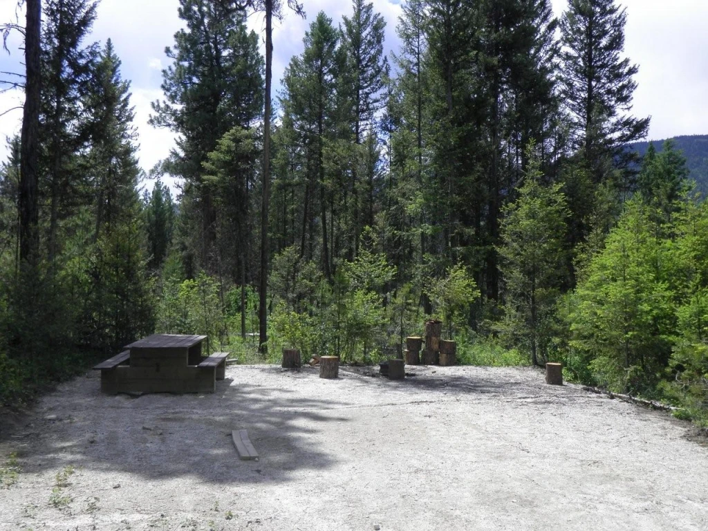 Photo: Recreation Sites and Trails BC. © Province of British Columbia, licensed under the Open Government Licence – British Columbia. Bear Creek, photo 24