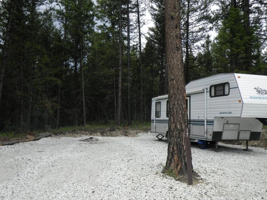 Photo: Recreation Sites and Trails BC. © Province of British Columbia, licensed under the Open Government Licence – British Columbia. Bear Creek, photo 25