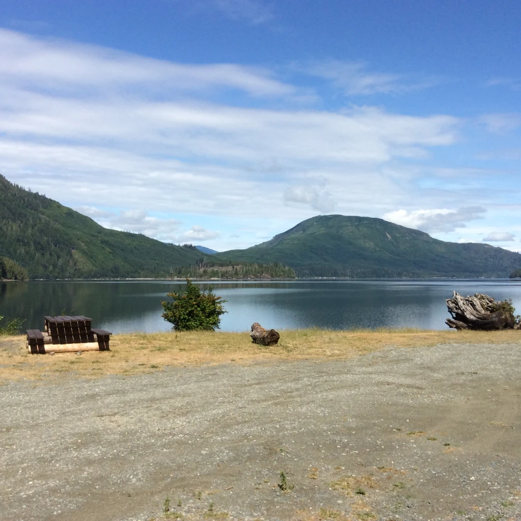 Photo: Recreation Sites and Trails BC. © Province of British Columbia, licensed under the Open Government Licence – British Columbia. Spruce Bay, photo 2