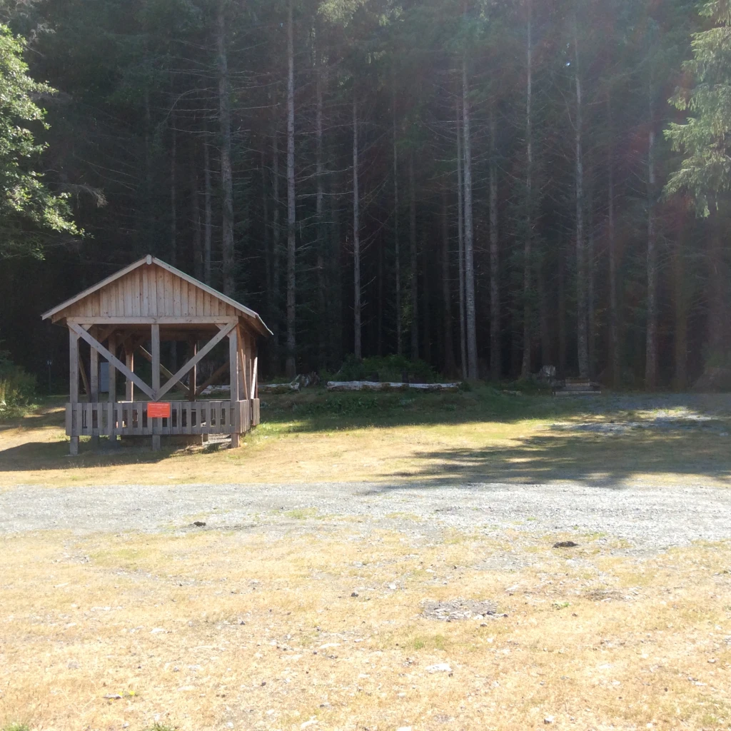 Photo: Recreation Sites and Trails BC. © Province of British Columbia, licensed under the Open Government Licence – British Columbia. Spruce Bay, photo 5