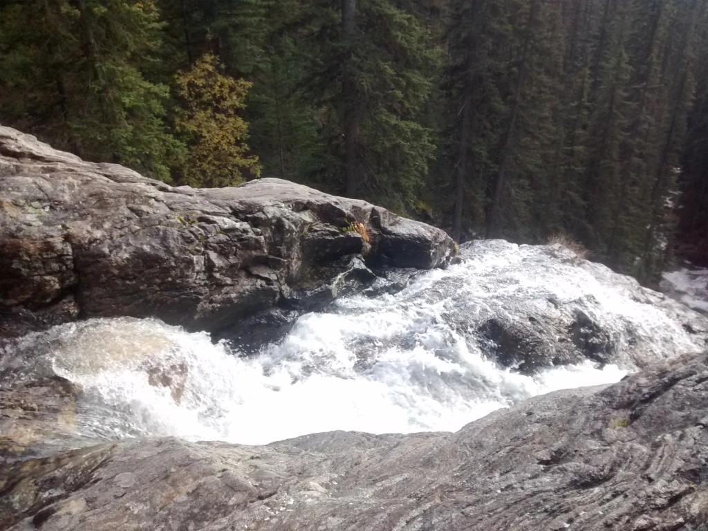 Photo: Recreation Sites and Trails BC. © Province of British Columbia, licensed under the Open Government Licence – British Columbia. Silvertip Falls, photo 3