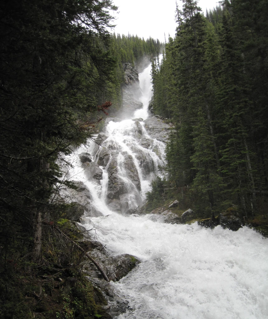 Photo: Recreation Sites and Trails BC. © Province of British Columbia, licensed under the Open Government Licence – British Columbia. Silvertip Falls, photo 4