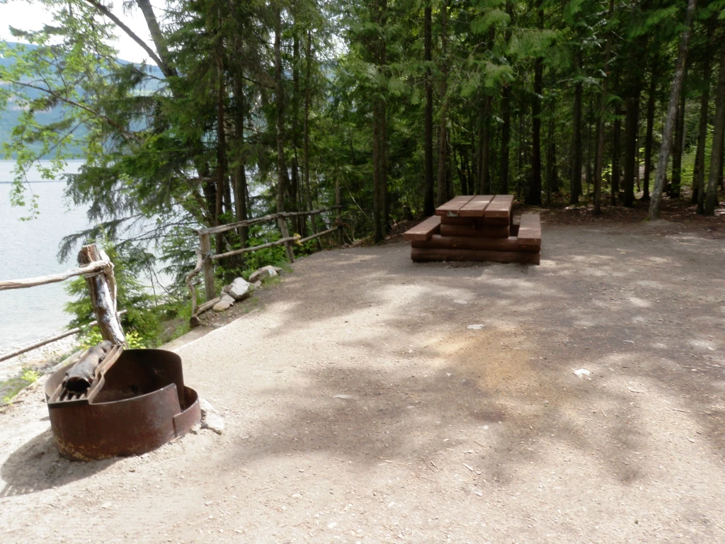 Photo: Recreation Sites and Trails BC. © Province of British Columbia, licensed under the Open Government Licence – British Columbia. Honeymoon Bay, photo 5
