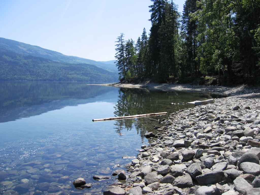 Photo: Recreation Sites and Trails BC. © Province of British Columbia, licensed under the Open Government Licence – British Columbia. Honeymoon Bay, photo 3