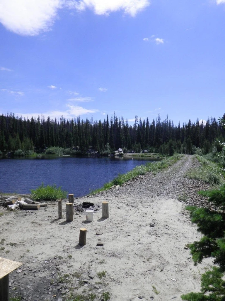 Photo: Recreation Sites and Trails BC. © Province of British Columbia, licensed under the Open Government Licence – British Columbia. Islaht Lake