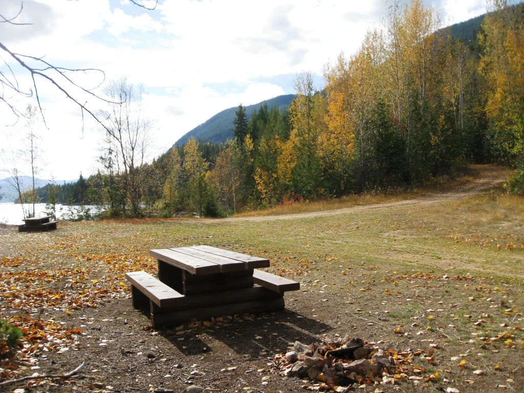 Photo: Recreation Sites and Trails BC. © Province of British Columbia, licensed under the Open Government Licence – British Columbia. Rocky Point, photo 3