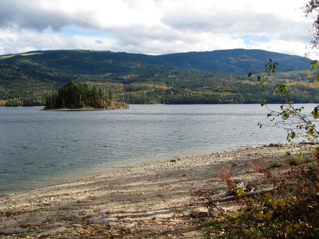 Photo: Recreation Sites and Trails BC. © Province of British Columbia, licensed under the Open Government Licence – British Columbia. Rocky Point, photo 4