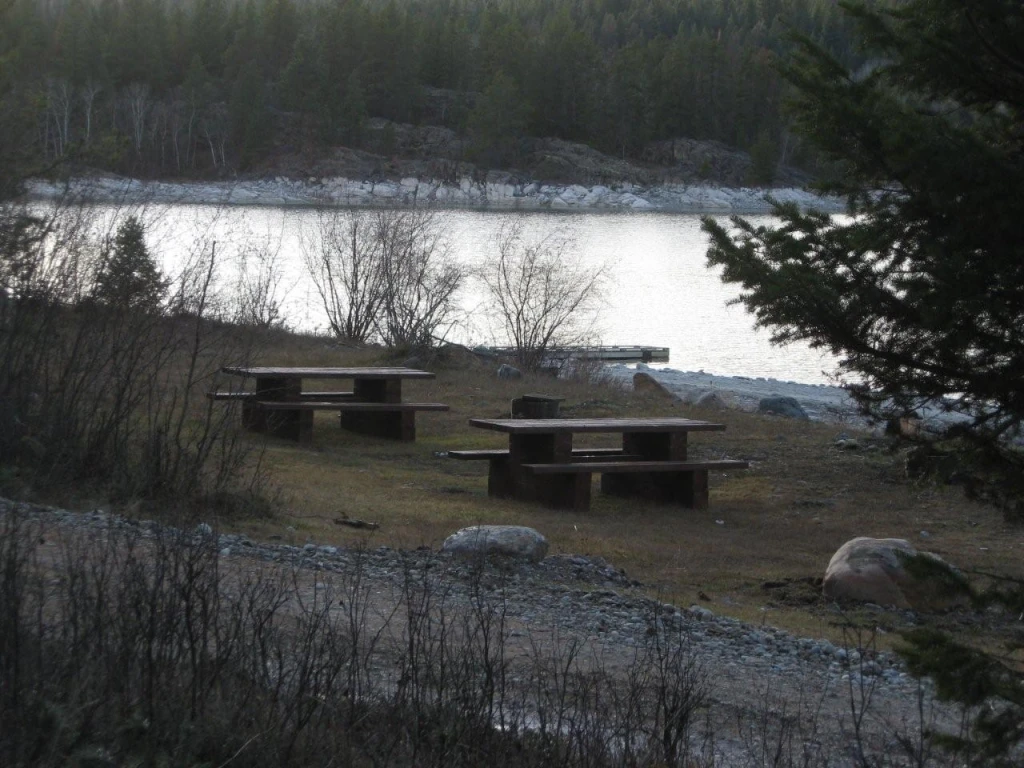 Photo: Recreation Sites and Trails BC. © Province of British Columbia, licensed under the Open Government Licence – British Columbia. Hahas Lake, photo 5