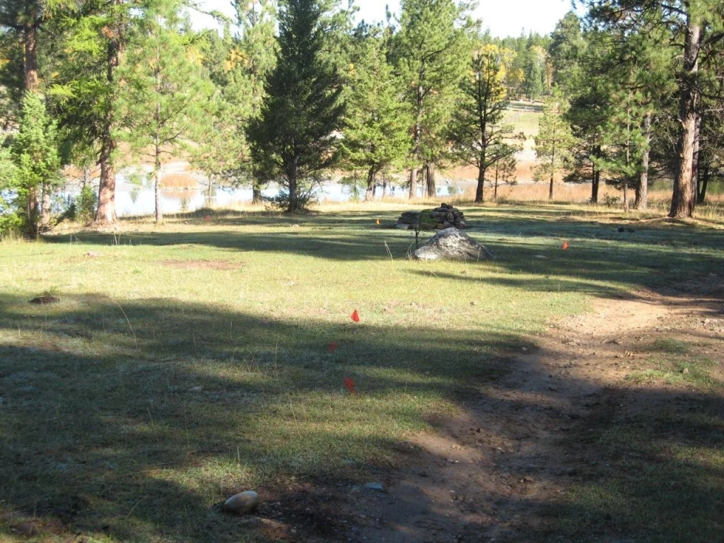 Photo: Recreation Sites and Trails BC. © Province of British Columbia, licensed under the Open Government Licence – British Columbia. Hahas Lake, photo 1