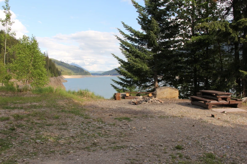 Photo: Recreation Sites and Trails BC. © Province of British Columbia, licensed under the Open Government Licence – British Columbia. Caribou Creek, photo 3