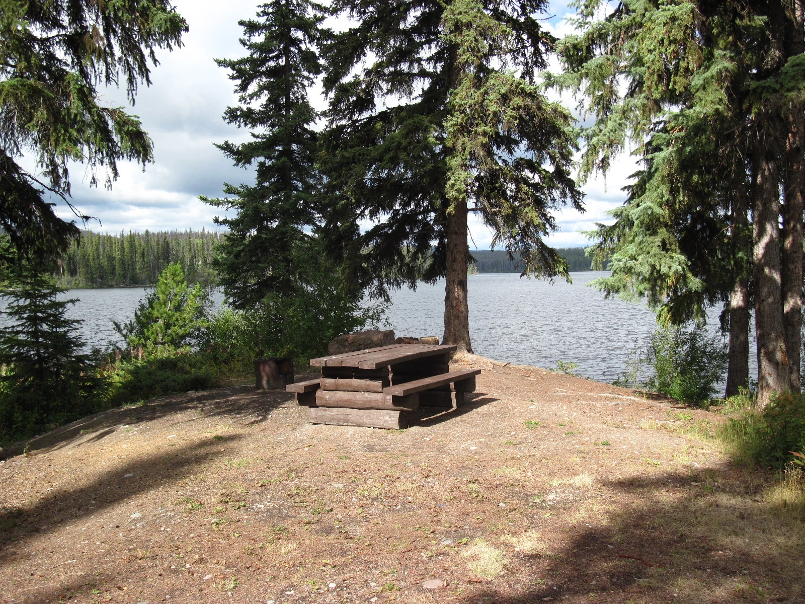 Photo: Recreation Sites and Trails BC. © Province of British Columbia, licensed under the Open Government Licence – British Columbia. Rum Cache Lake