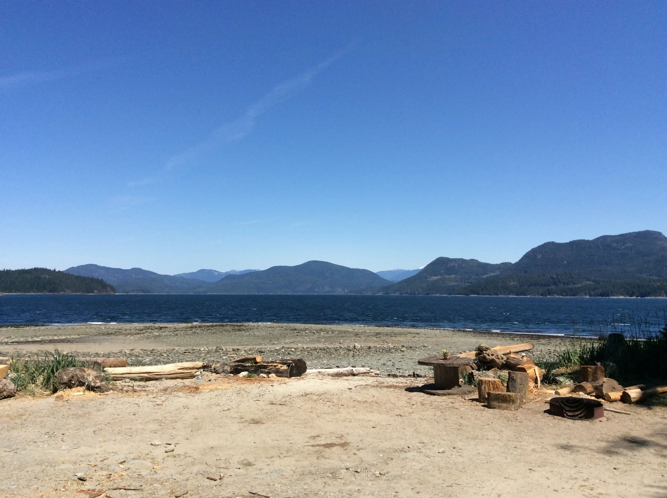 Photo: Recreation Sites and Trails BC. © Province of British Columbia, licensed under the Open Government Licence – British Columbia. Elk Bay, photo 2