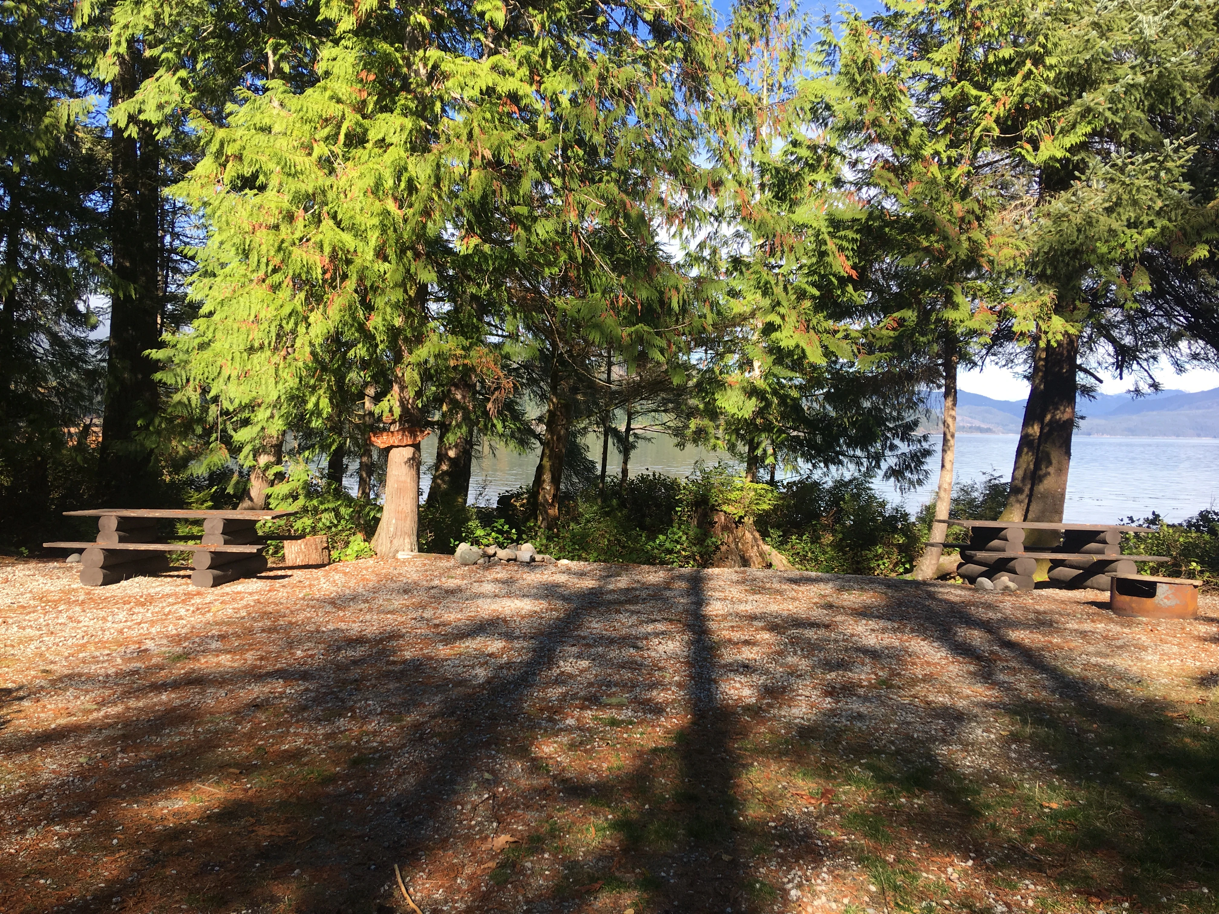 Photo: Recreation Sites and Trails BC. © Province of British Columbia, licensed under the Open Government Licence – British Columbia. Elk Bay, photo 3