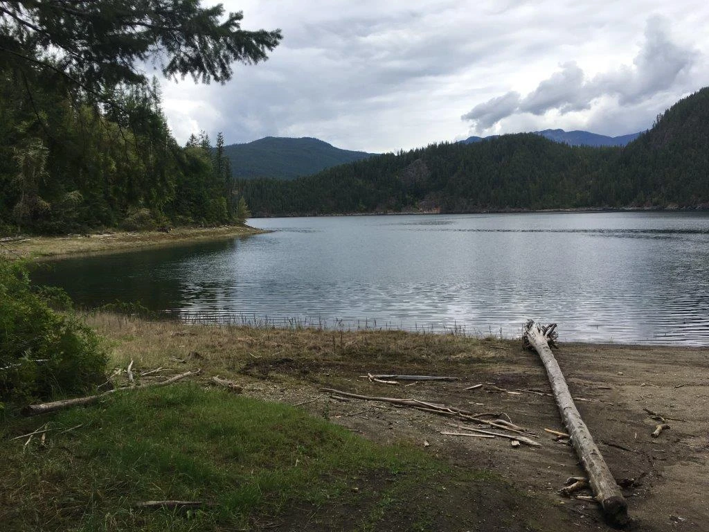 Photo: Recreation Sites and Trails BC. © Province of British Columbia, licensed under the Open Government Licence – British Columbia. Twin Bays Site, photo 2