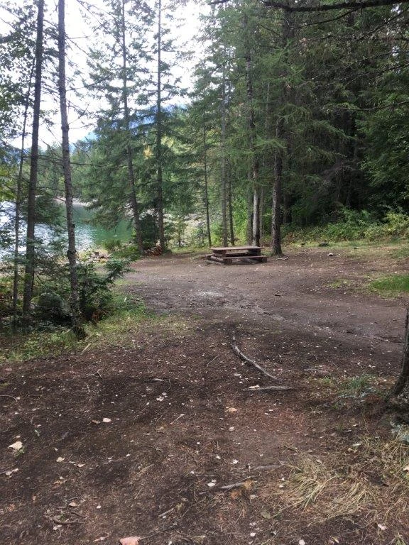 Photo: Recreation Sites and Trails BC. © Province of British Columbia, licensed under the Open Government Licence – British Columbia. Twin Bays Site, photo 3