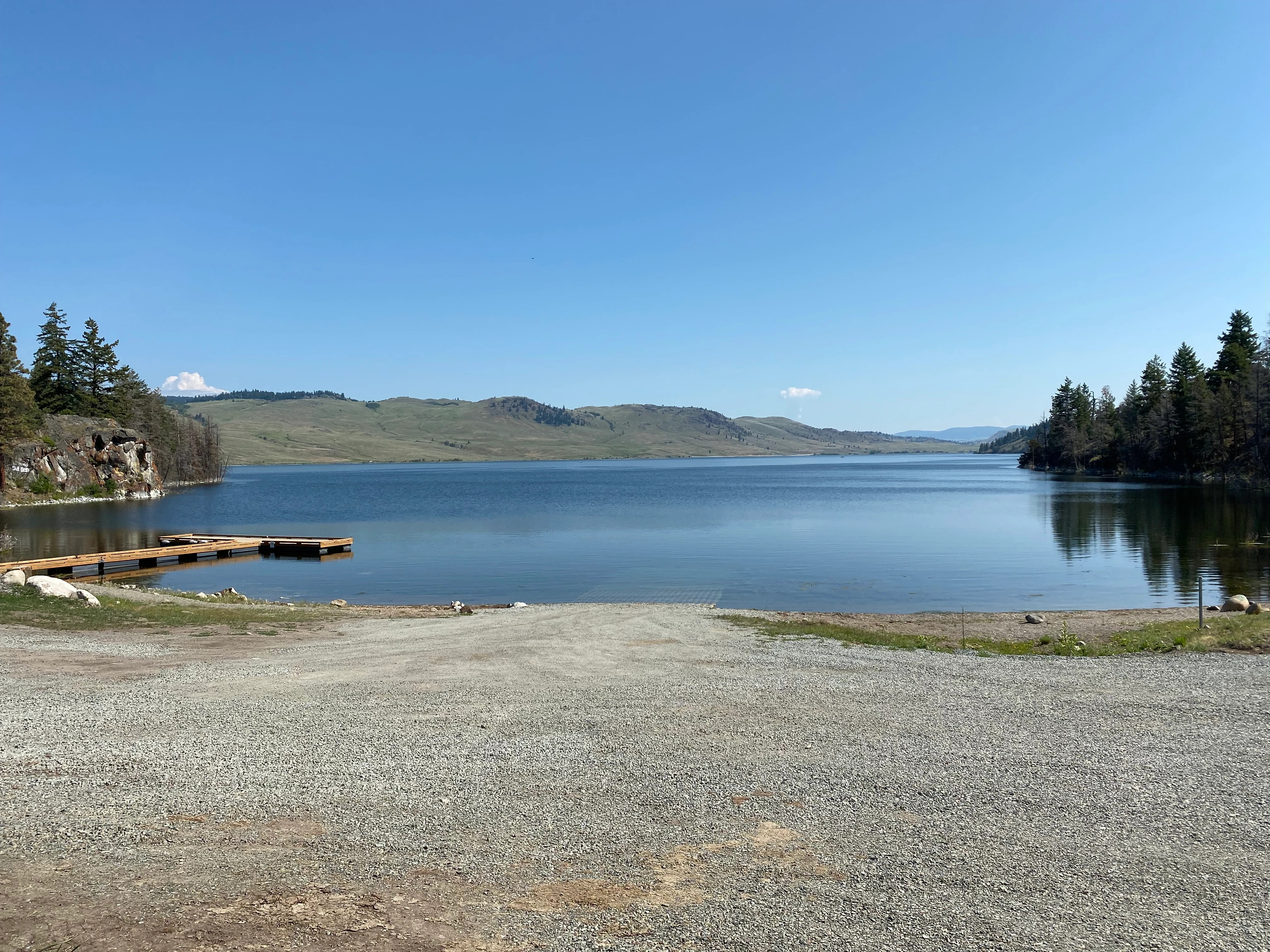 Photo: Recreation Sites and Trails BC. © Province of British Columbia, licensed under the Open Government Licence – British Columbia. Stump Lake, photo 2