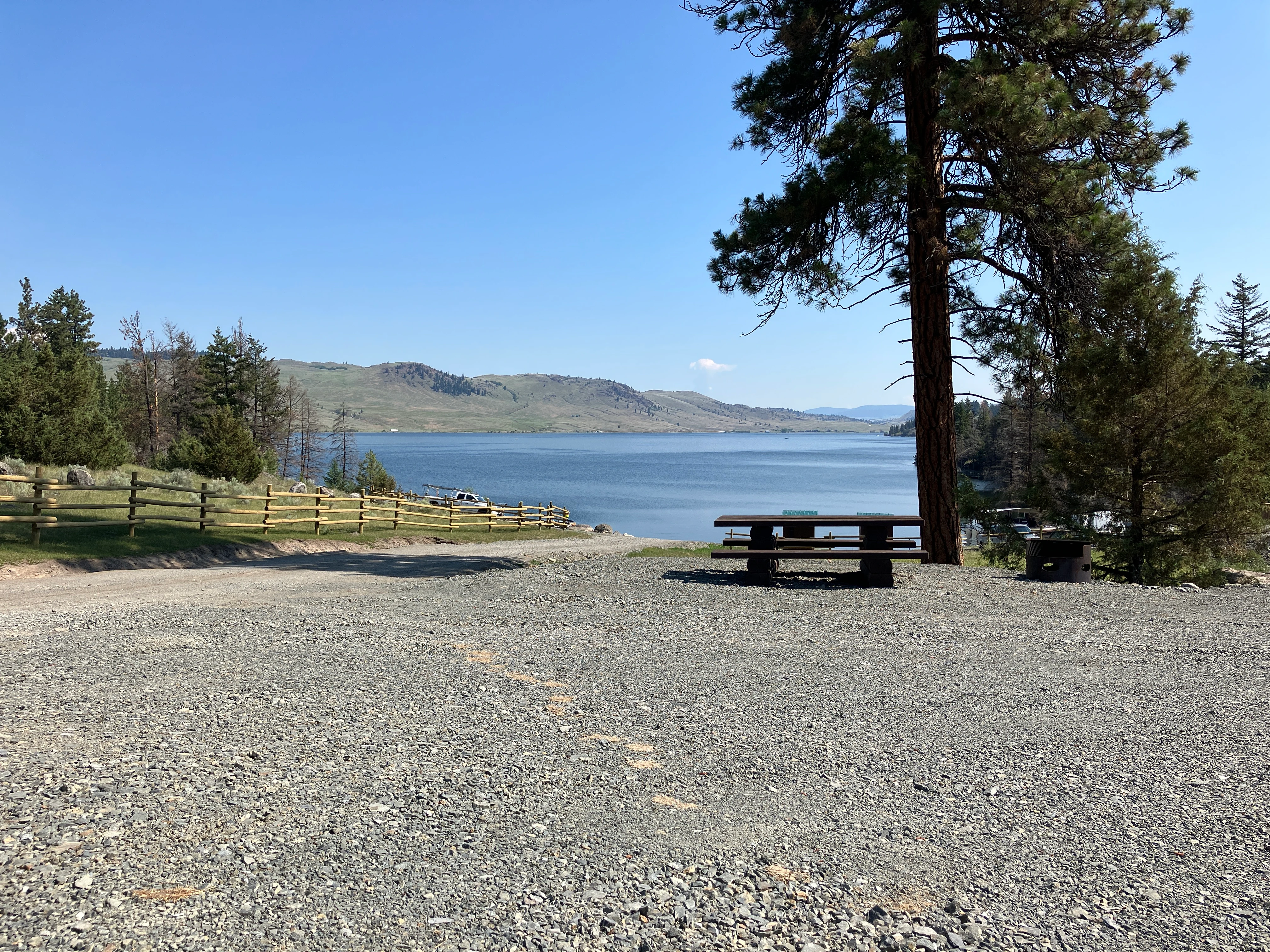 Photo: Recreation Sites and Trails BC. © Province of British Columbia, licensed under the Open Government Licence – British Columbia. Stump Lake, photo 4