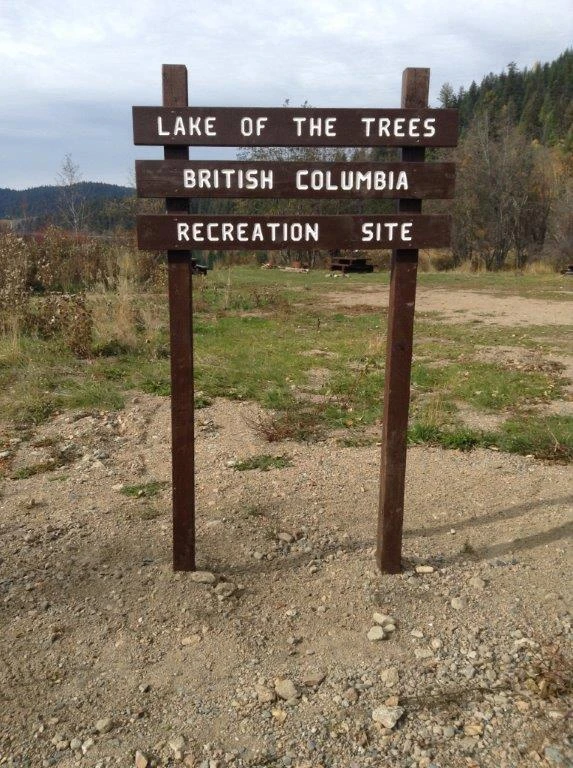 Photo: Recreation Sites and Trails BC. © Province of British Columbia, licensed under the Open Government Licence – British Columbia. Lake Of The Trees, photo 2