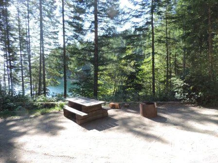 Photo: Recreation Sites and Trails BC. © Province of British Columbia, licensed under the Open Government Licence – British Columbia. Burnt Beach, photo 9