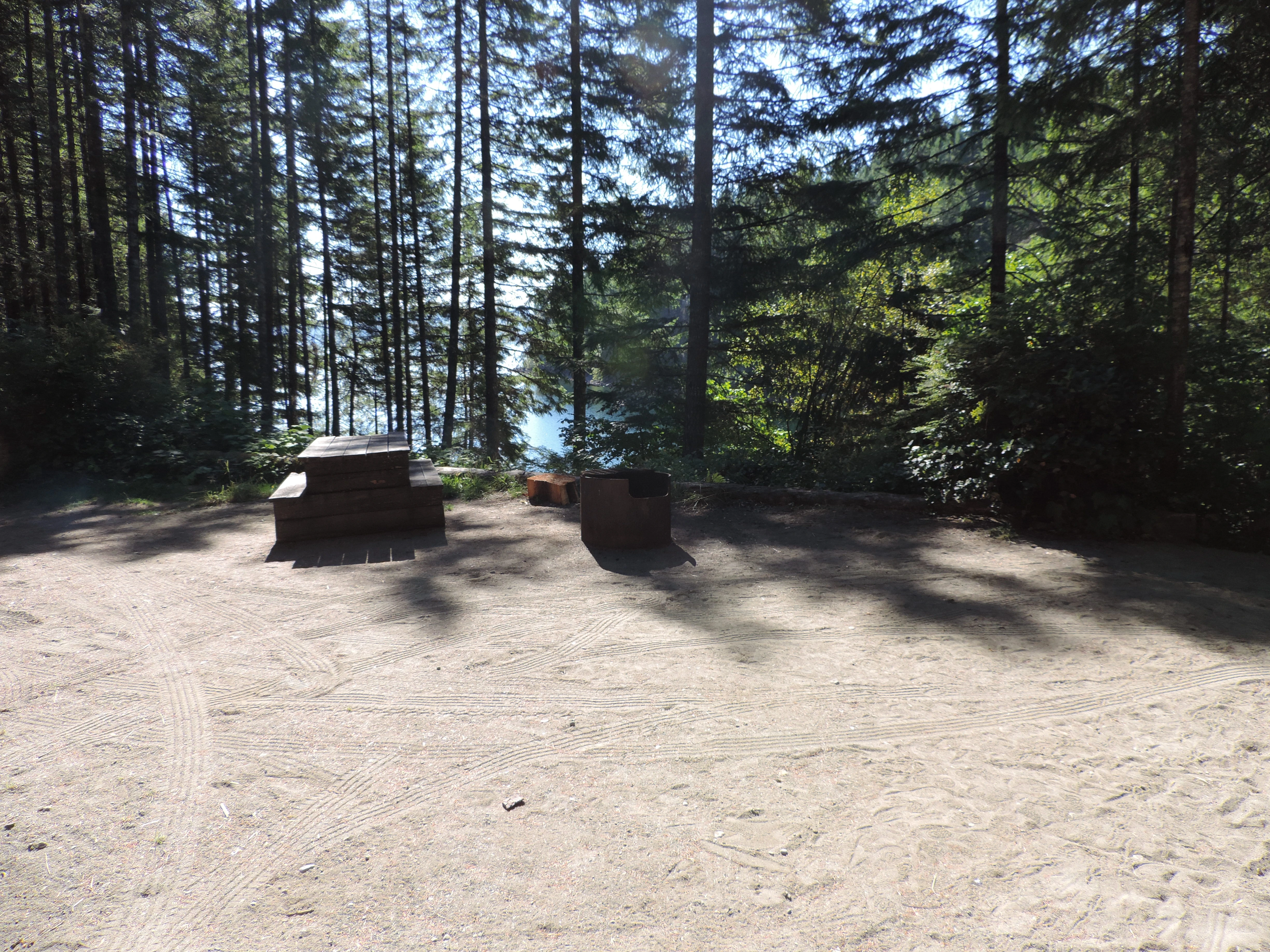 Photo: Recreation Sites and Trails BC. © Province of British Columbia, licensed under the Open Government Licence – British Columbia. Burnt Beach, photo 4