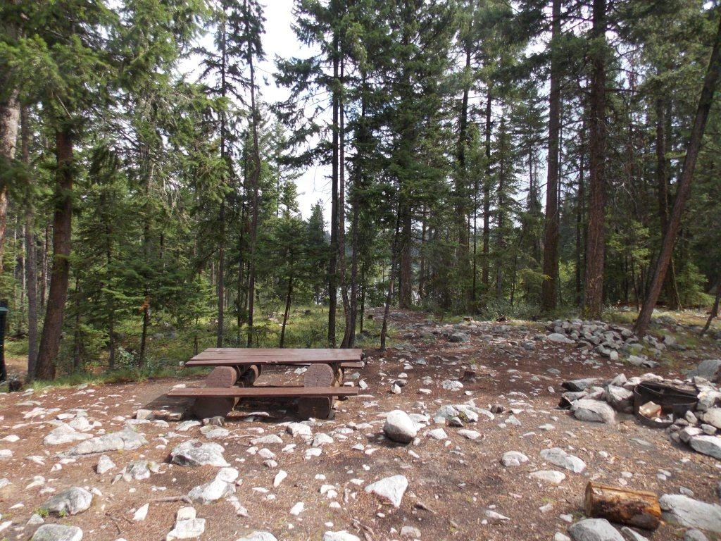 Photo: Recreation Sites and Trails BC. © Province of British Columbia, licensed under the Open Government Licence – British Columbia. Gump Lake