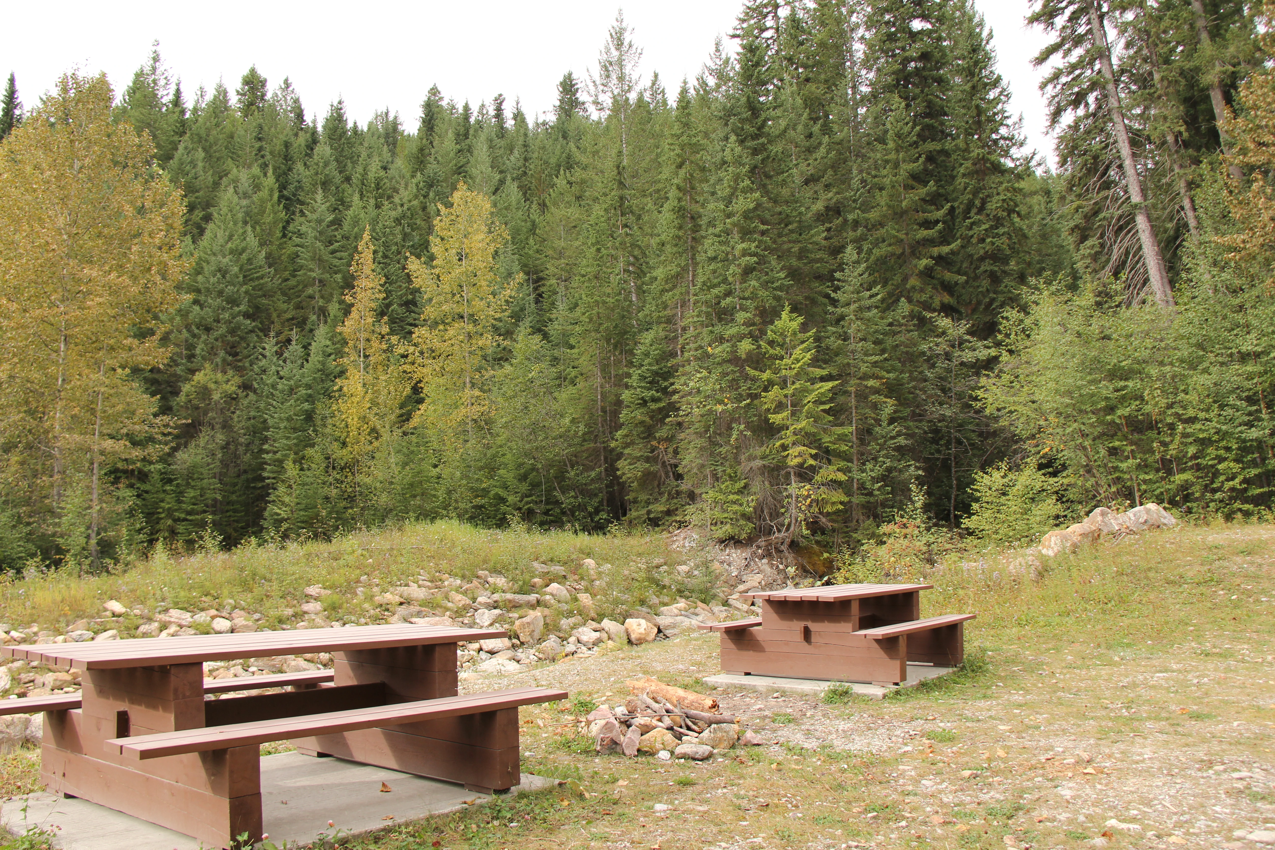 Photo: Recreation Sites and Trails BC. © Province of British Columbia, licensed under the Open Government Licence – British Columbia. Fraser Creek, photo 2