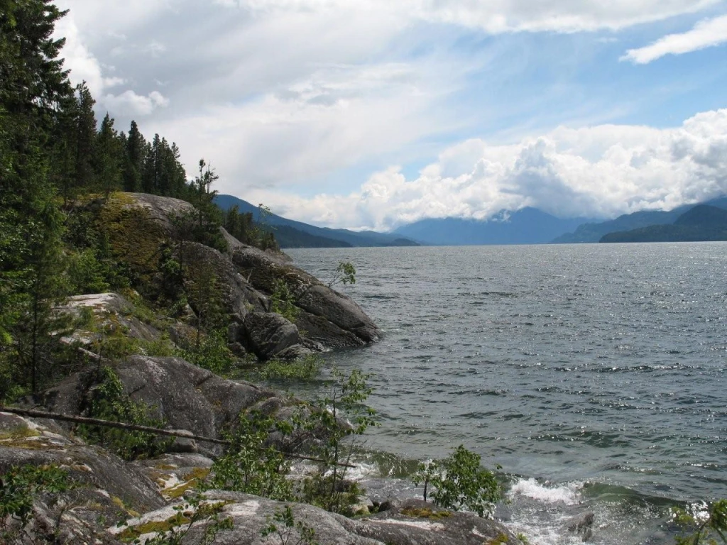 Photo: Recreation Sites and Trails BC. © Province of British Columbia, licensed under the Open Government Licence – British Columbia. Bernard Beach (Garland Bay South), photo 4