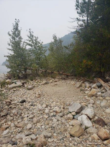Photo: Recreation Sites and Trails BC. © Province of British Columbia, licensed under the Open Government Licence – British Columbia. Powder Beach, photo 4
