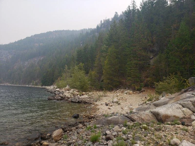 Photo: Recreation Sites and Trails BC. © Province of British Columbia, licensed under the Open Government Licence – British Columbia. Powder Beach, photo 2